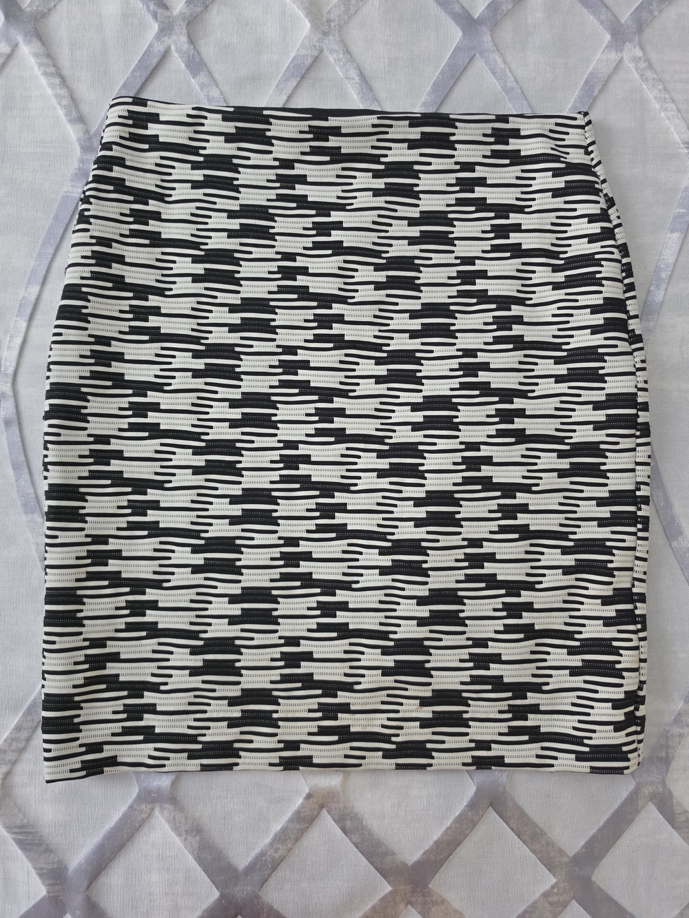 LOFT Black & White Geometric Pencil Skirt